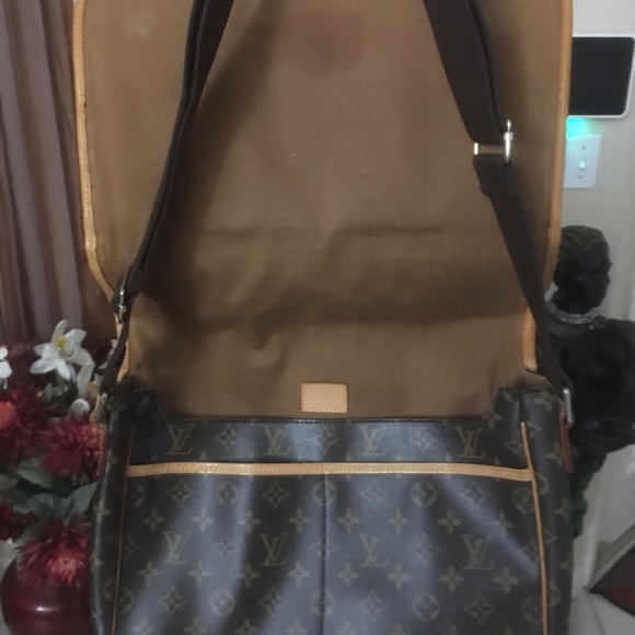 Louis Vuitton cross body bag or purse - Picture 2 of 6